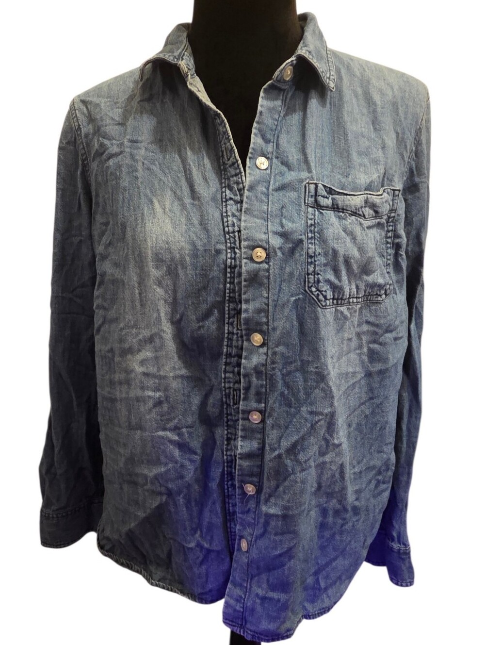 Old Navy Chambray Denim Button Down Shirt Women’s Large Great Condition